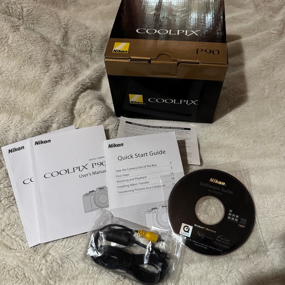 Nikon COOLPIX P90 Camera BOX with Accessories